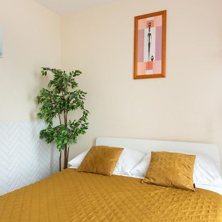 Cozy Modern Apartment Astoria Magic Orange Old Town كراكوفيا المظهر الخارجي الصورة